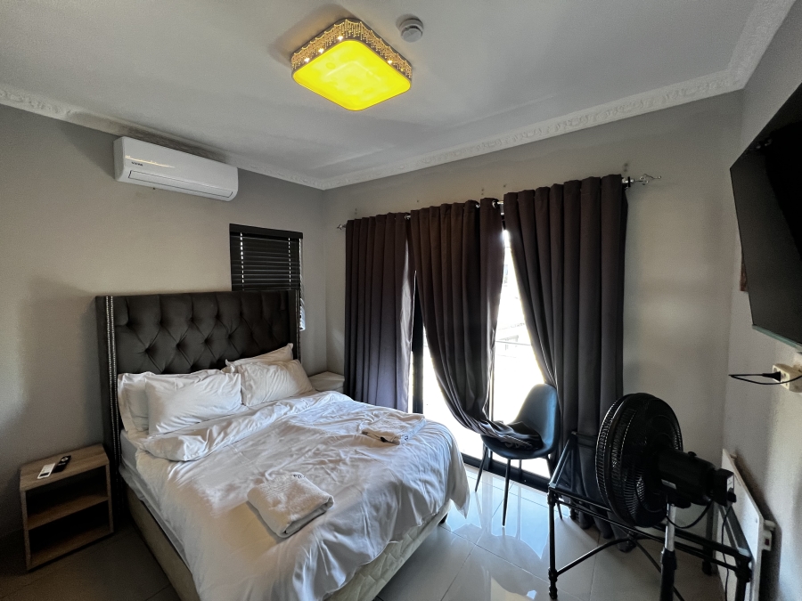 To Let 5 Bedroom Property for Rent in Parklands North Western Cape